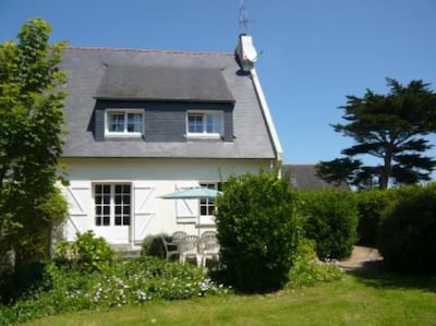  Comfortable house with large garden, very close to the sea.
