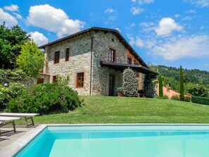 Beautifully restored country  villa with private pool 