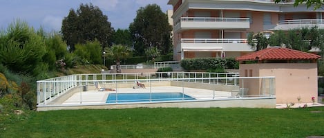 la Desirade's pool set in the gardens