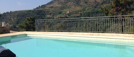 Private pool overviewing the vineyards