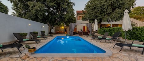 Swimming pool