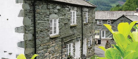 Fountain Cottage is nestled in the pretty Langdale hamlet of Chapel Stile
