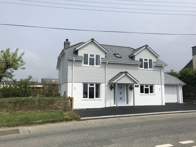 Geräumiges 3-Bett-Apartment in modernem Neubau im schönen Norden von Cornwall.