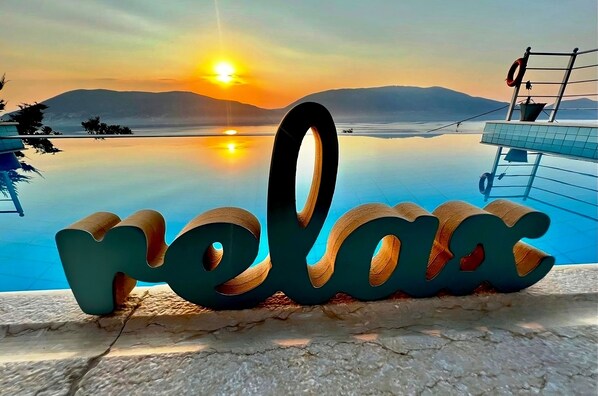Pool Relax View