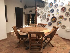 Our Courtyard with Barbeque area and Laundry room 