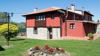 Casa rural situada entre la costa Asturiana de Colunga y la sierra del Sueve.