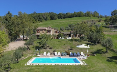 Villa mit Charme in Marche, privatem Pool und fantastischer Landschaft