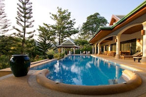 Villa One:  Large pool with large Jacuzzi at deep end (2M deep).