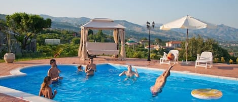 The private swimming pool - VILLA TRINACRIA - SUNTRIPSICILY COM