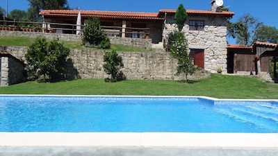 Country house with private swimming pool and entertainment lounge