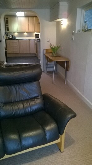 Lounge, Dining Table