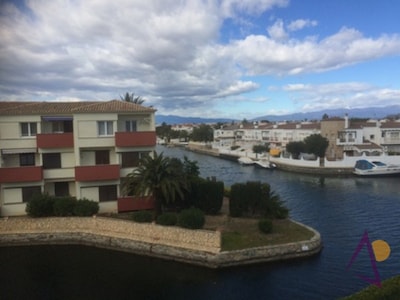 EMPURIABRAVA 2 DORMITORIOS 4 PERSONAS RESIDENCIA CON PISCINA Y APARCAMIENTO