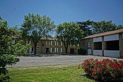 Typical Lauragais House, with a Large Heated Pool And a Centuries-Old Park 