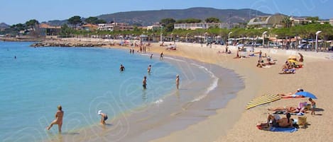 Beach of La Ciotat a few meters from apartment