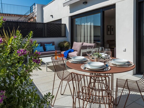 Outdoor dining