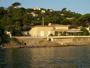 Lovely view of villa from the sea