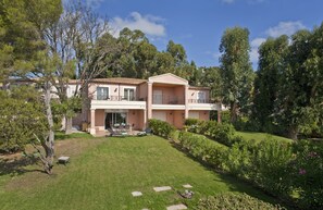 doesn't do the villa justice, but illustrates the large private garden