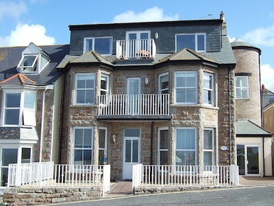 One Ocean Breeze, St Ives  - Spacious Ground Floor Apartment