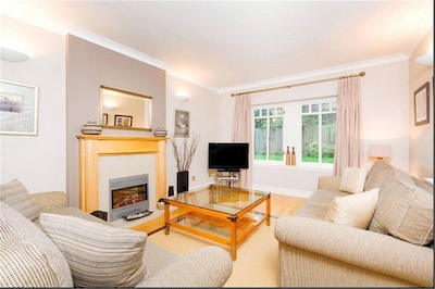 Spacious and luxurious, Barnton - Cramond, Edinburgh - near golf, city, sea 