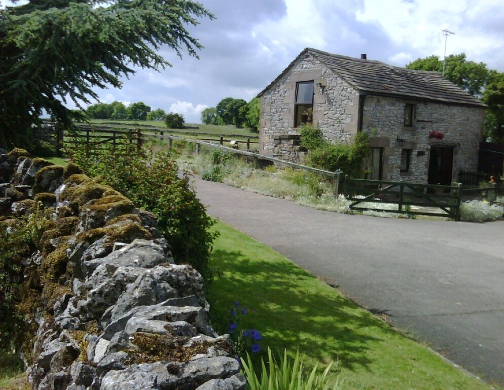 Lovely limestone cottage in the heart of the Peak District.
