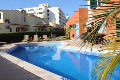 Excelente villa de 4 dormitorios con piscina privada en Albufeira
