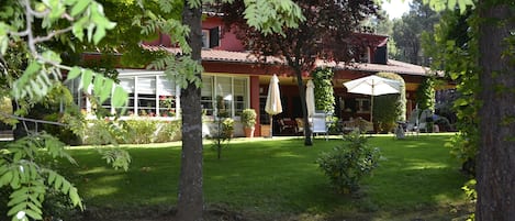 House with covered terrace and garden