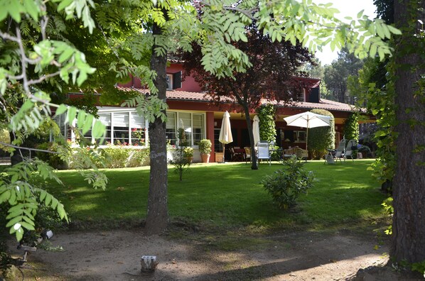 House with covered terrace and garden