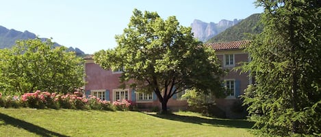 house from the front garden