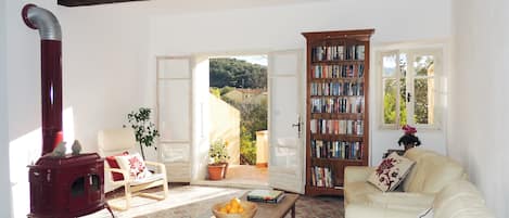 Spacious, bright and airy living room.