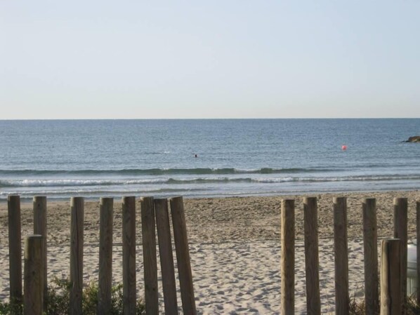 Photo prise à 25 mètres de l'appartement : plage de sable