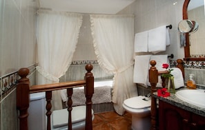 Bathroom at Hibiscus cottage