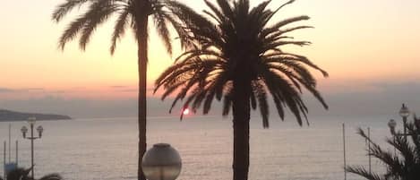 Magnifique lever du soleil vu du balcon!