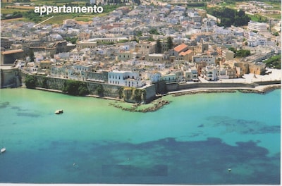 Apartamento único con 2 terrazas grandes, a 4 minutos a pie del centro de Otranto y del mar.