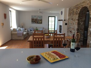 Open plan lounge/dining room and kitchen