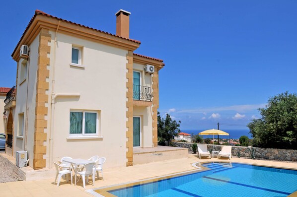 Villa with sea view 