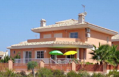 Spacious luxurious villa near to beaches with own pool, jacuzzi and superb views