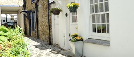 Our sunny alley,just yards from Fowey's busy main street