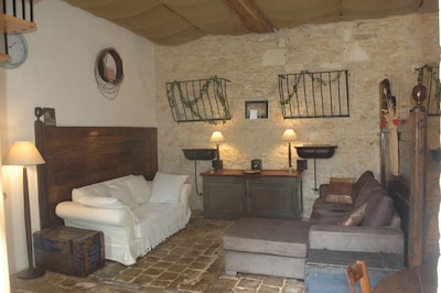 Pferdestall in ein romantisches Häuschen umgewandelt, Dordogne, in der Nähe von Sarlat, Montigna