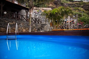 Stone Cottage with shared pool