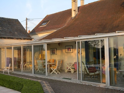 Second family residence with heated pool, 40 minutes from Chambord.