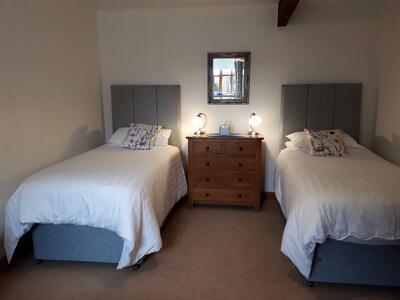 Idyllic self-catering cottages at Castle Hill between Huddersfield and Holmfirth