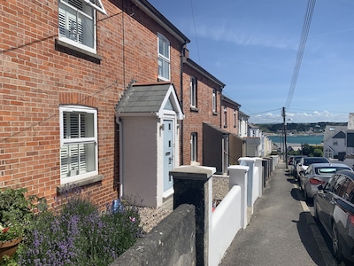 Modern house - 5 minute stroll to Padstow Harbour