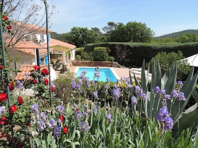 Das geräumige, klimatisierte Villa mit privatem Pool und Gartenanlage