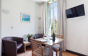 Welcome to your cozy and bright apartment in Nice!