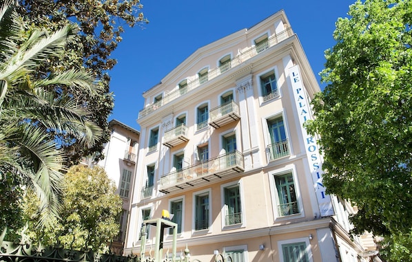 Welcome to your home away from home in Nice!