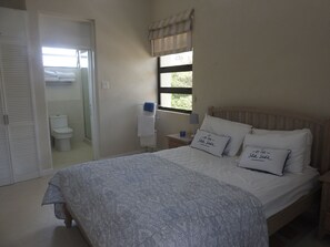 Main Bedroom with en-suite bathroom