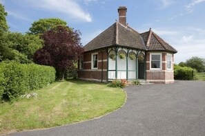 Arriving at Hinton Lodge