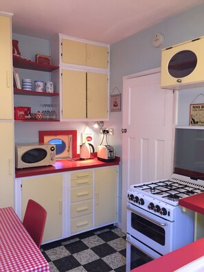 Our retro 1950s kitchen