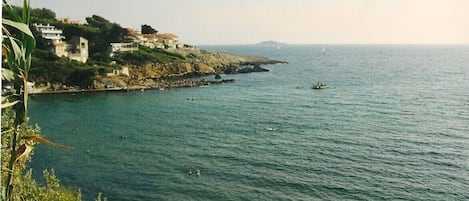 la baie de port Issol à 150m de la villa