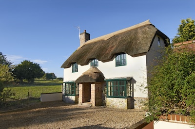 Beautiful self-catering cottage in Dorset with stunning en-suite bedrooms